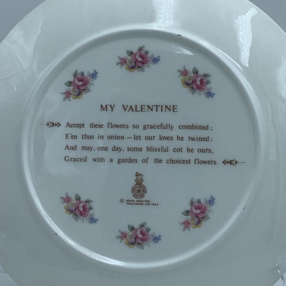 Vintage Royal Doulton Valentines Day 1985 Collectible Plate - Picture 8 of 9